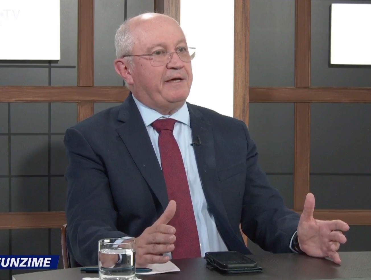 Maia Sandu îl desemnează premier pe Alexandru Munteanu. Este economist și om de afaceri, are 61 de ani și nu a mai fost implicat în politică