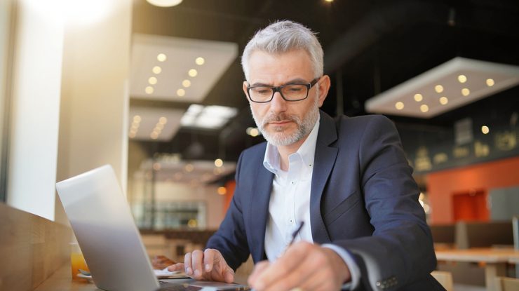 Americanii de peste 80 de ani devin antreprenori ca să supraviețuiască. Dintre 550.000 de vârstnici din SUA, 27% au luat calea antreprenoriatului