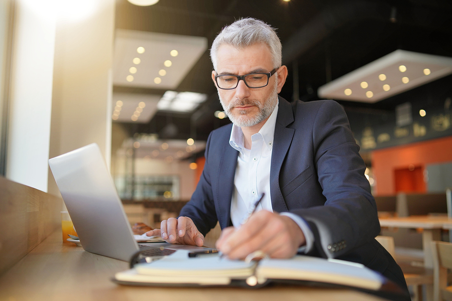 Americanii de peste 80 de ani devin antreprenori ca să supraviețuiască. Dintre 550.000 de vârstnici din SUA, 27% au luat calea antreprenoriatului