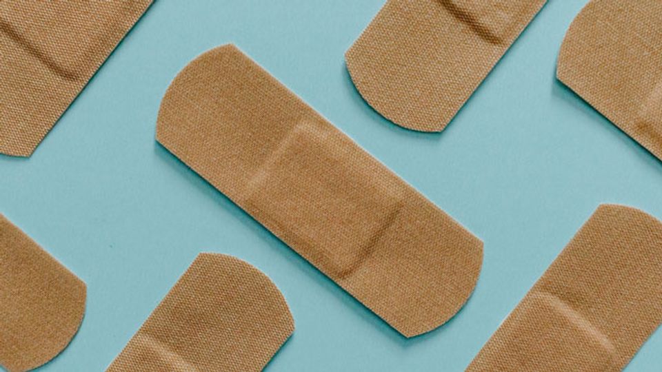 O echipă de la Universitatea California a creat bandajul „a-Heal”. Dispozitivul accelerează vindecarea rănilor cu 25% cu ajutorul A.I.