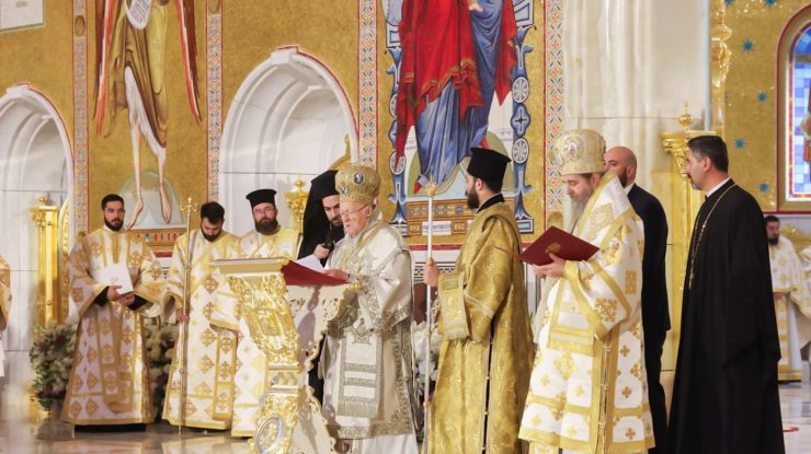 Nicușor Dan îl decorează pe Patriarhul Ecumenic Bartolomeu I, la Cotroceni, cu cea mai înaltă distincție: „Steaua României în grad de colan”