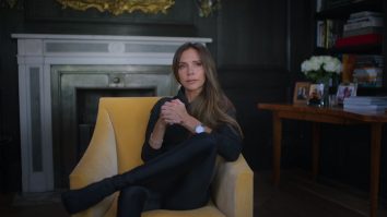 Victoria Beckham debutează pe Netflix cu un serial-documentar. Povestea urmărește ascensiunea de la Spice Girls la podiumurile din Paris