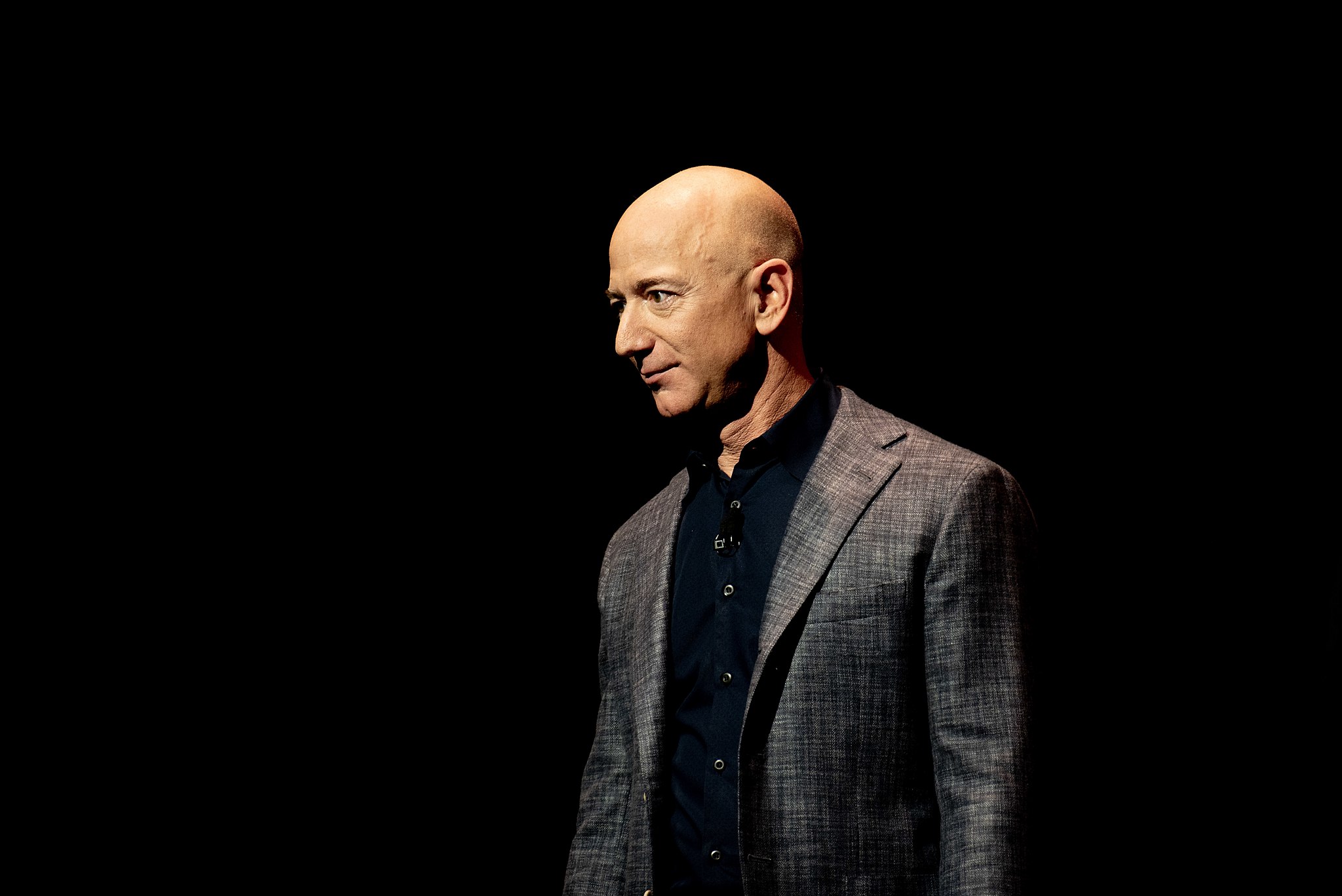 Jeff Bezos declară că Inteligenţa Artificială se află „într-o bulă speculativă”: „Tehnologia este reală şi va aduce beneficii pentru societate”