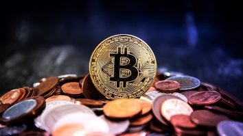 Bitcoin a atins un nou maxim istoric. Criptomoneda a urcat cu aproape 2,7% până la 125.245,57 dolari