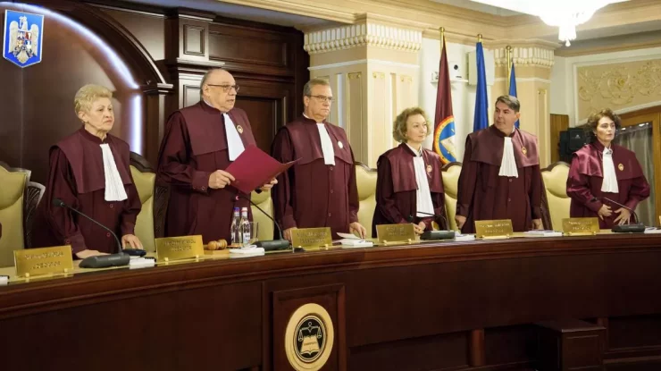 Judecătorii Înaltei Curți se reunesc astăzi pentru a decide dacă trimit legea pensiilor private la Curtea Constituțională