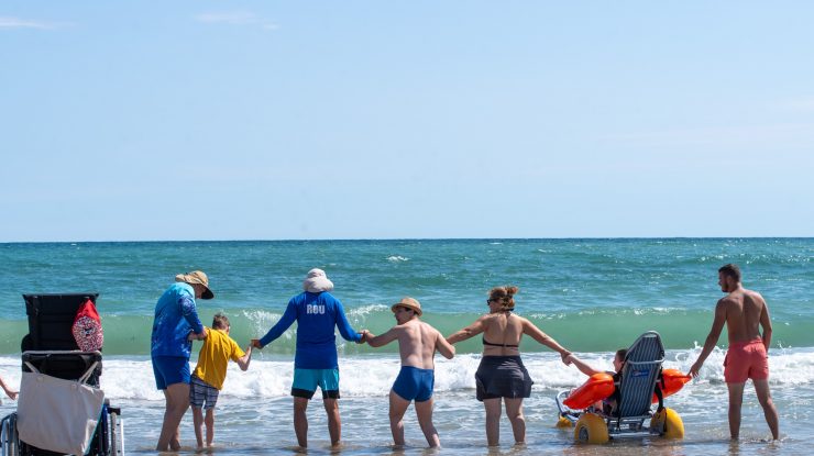 Pentru al doilea an consecutiv, Caiac SMile accesibilizează plajele pentru persoanele cu dizabilități