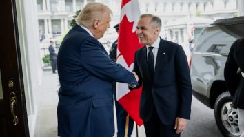 Trump încheie toate negocierile comerciale cu Canada. Decizia e un răspuns la o reclamă a Guvernului Ontario în care Reagan critica tarifele