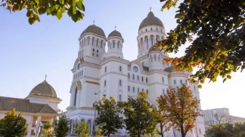 Dacă vrei să vizitezi Catedrala Neamului, ai de așteptat 9 ore. Patriarhia Română anunță că programul de închinare va fi prelungit până pe 5 noiembrie