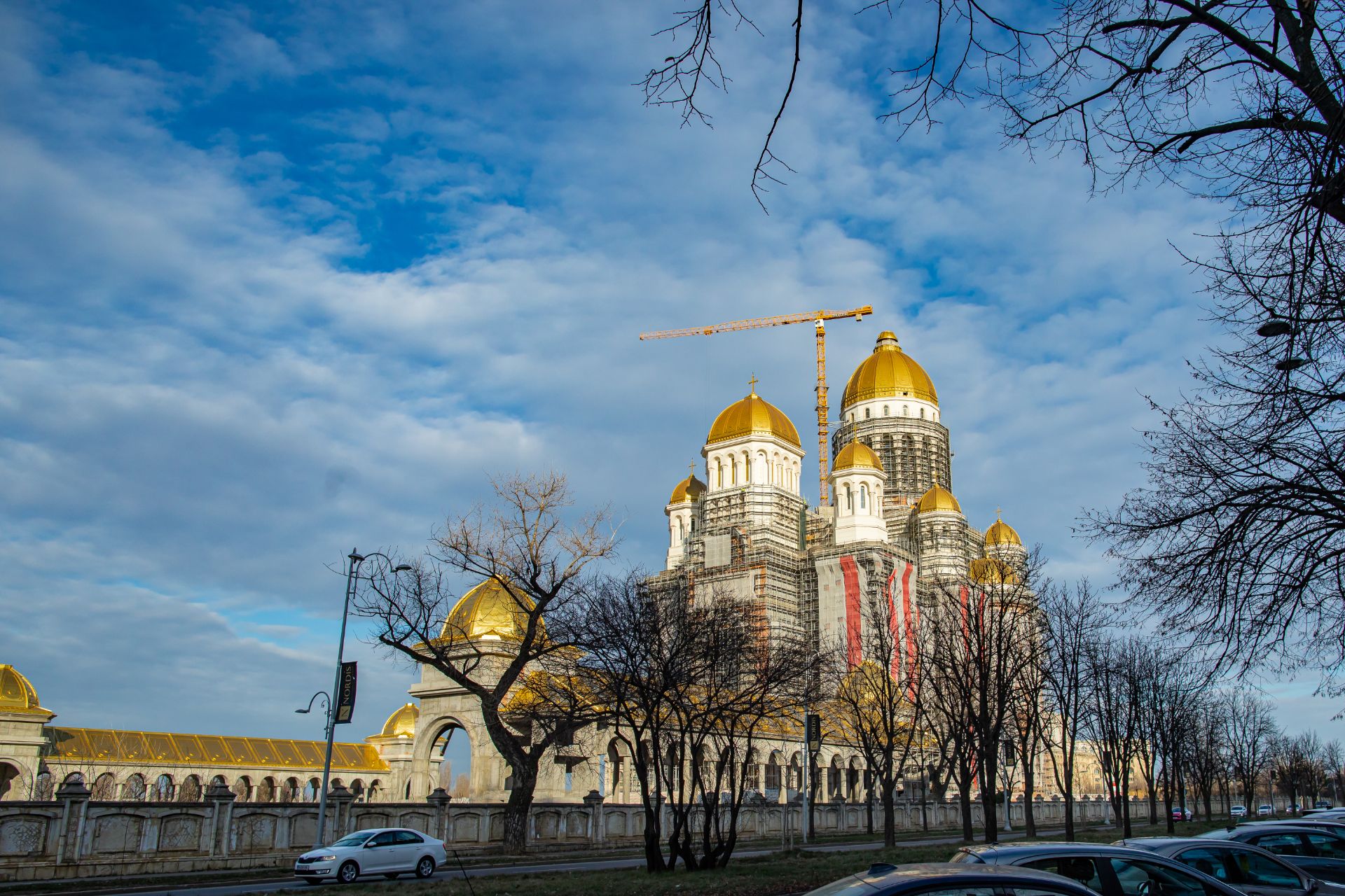 Patriarhia Română nu lasă presa să intre în Catedrală la evenimentul de sfințire a picturii. Aceasta a fost construită cu zeci de milioane din bani publici