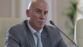 Ministrul Culturii, Demeter Andras, trimite angajații în concediu fără plată