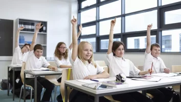 În Australia, 140 de elevi au fost învățați despre Augustus Caesar, în loc de Iulius Caesar. Eroarea a fost descoperită înaintea examenului de istorie