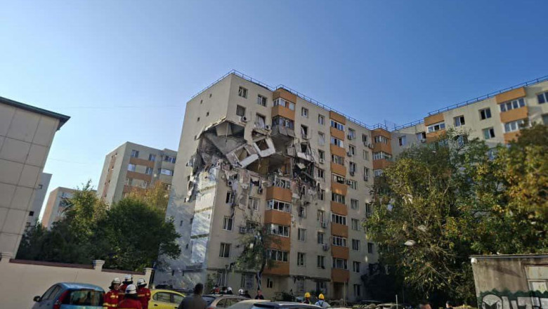 Un bloc din sectorul 5 din București a suferit daune masive după o explozie puternică. 3 oameni au murit, 13 sunt răniți. A fost activat planul roșu de intervenție