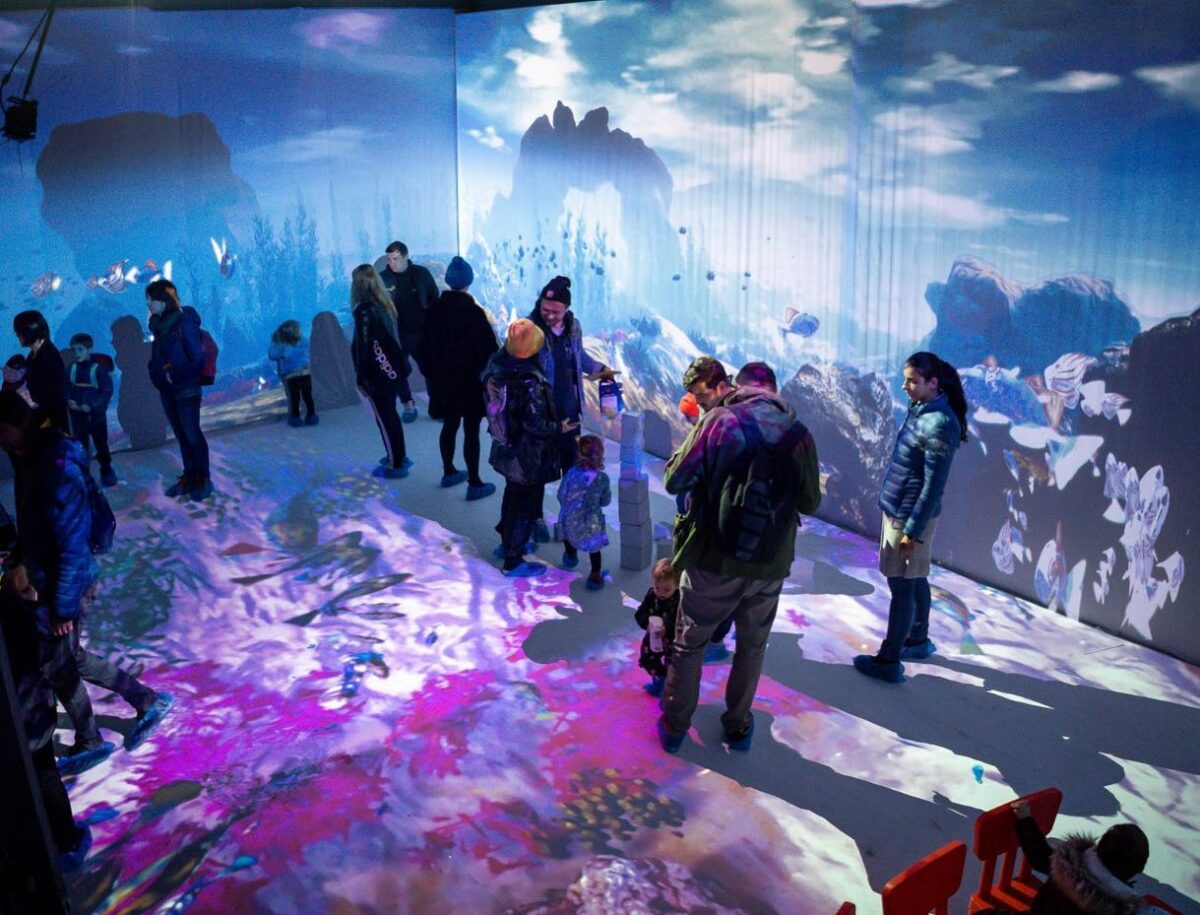 La Casa Presei Libere începe Festivalul de New Media Art „Radar”. Te așteaptă instalații de lumină, holograme, proiecții și show-uri cu lasere