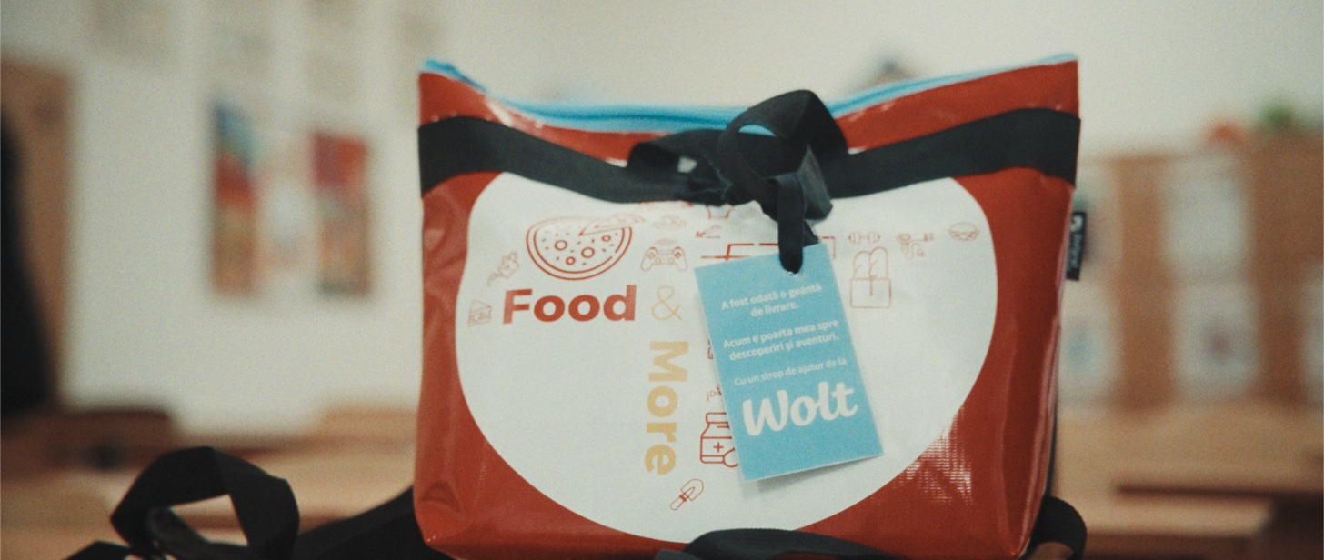 Wolt România a transformat gențile Tazz în ghiozdane pentru copiii din mediile vulnerabile din Capitală
