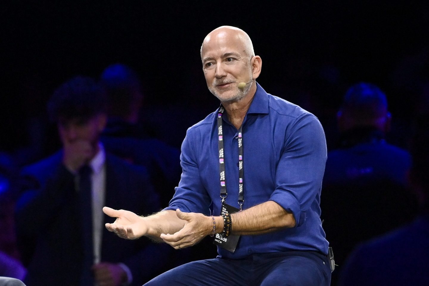 Jeff Bezos îi încurajează pe tineri să studieze: „Nu-i mai luați drept exemplu pe Bill Gates și Mark Zuckerberg”