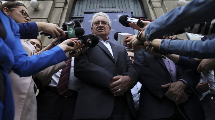 Simion Hăncescu, Președintele Federaţiei Sindicatelor Libere din Învăţământ, a cerut demisia Ministrului David și a Premierului Bolojan