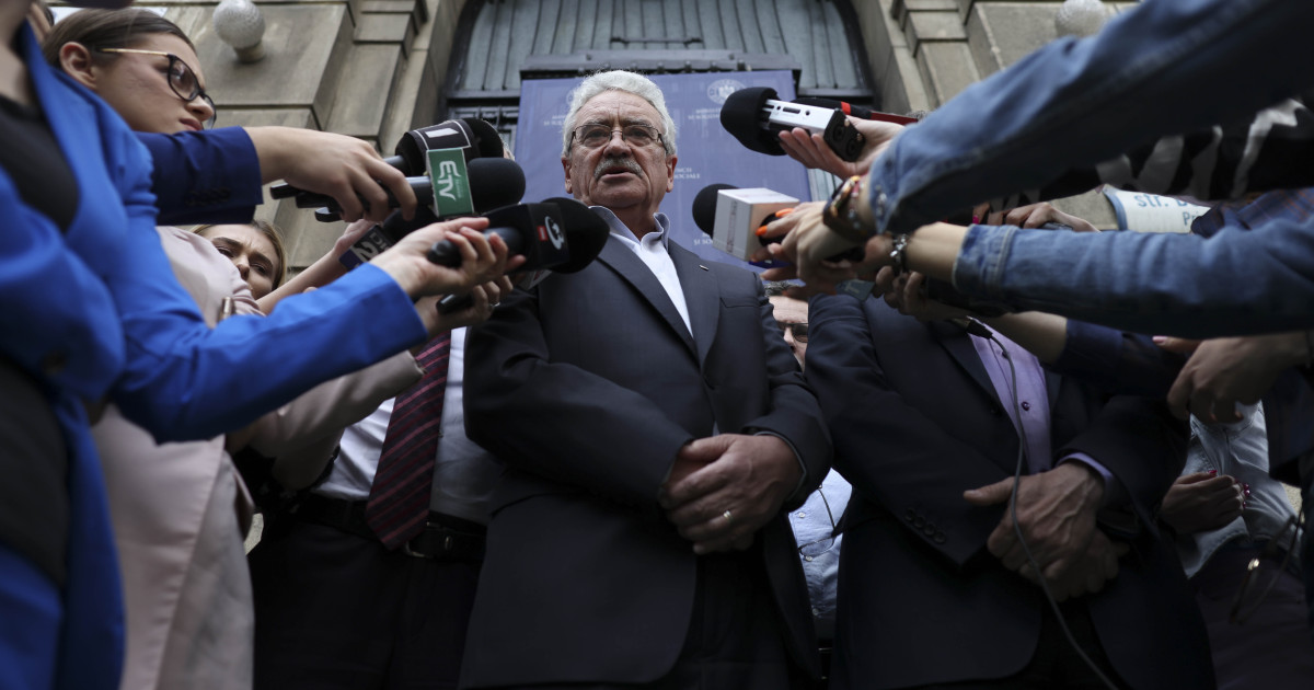 Simion Hăncescu, Președintele Federaţiei Sindicatelor Libere din Învăţământ, a cerut demisia Ministrului David și a Premierului Bolojan