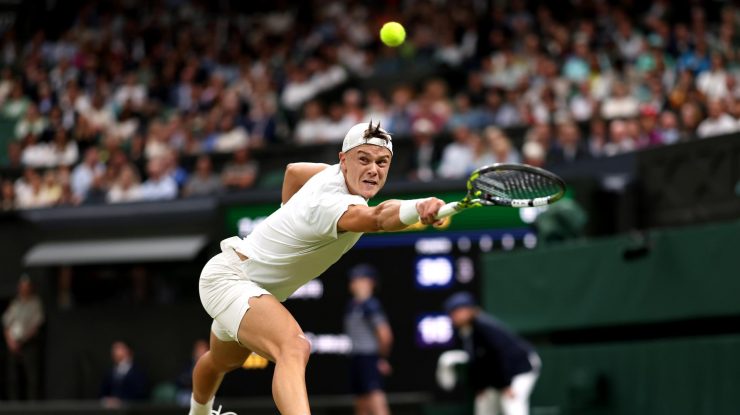 Tenismenul danez Holger Rune se califică în turul 3 al turneului de la Shanghai, după victoria obținută în 2 seturi în fața lui Sebastian Baez