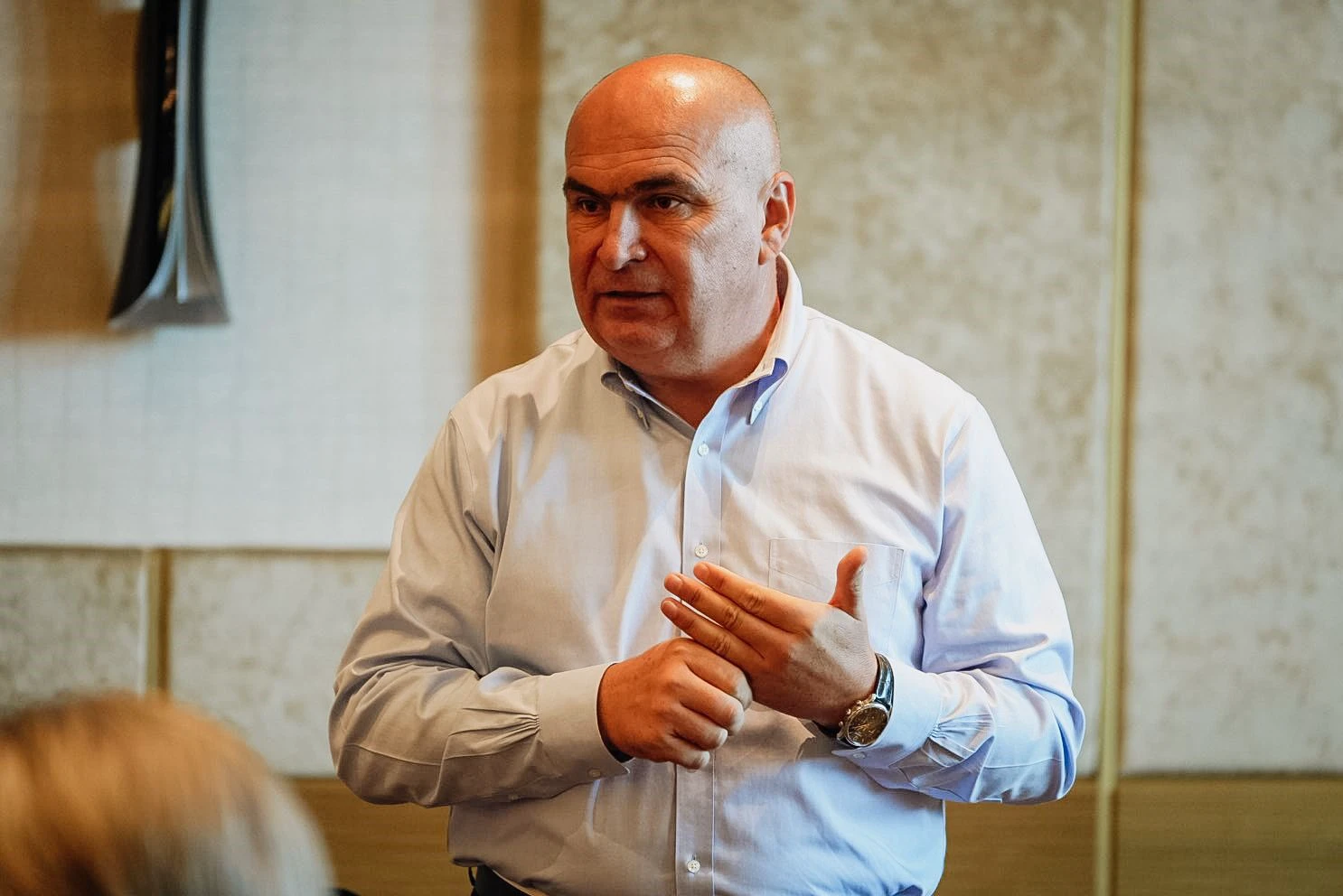 Bolojan pune autostrada peste parcul natural Cozia, arie protejată. România riscă să piardă finanțarea nerambursabilă de 17 miliarde de lei