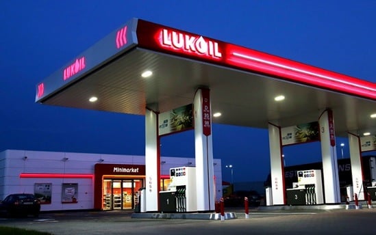 Lukoil, a doua cea mai mare companie de petrol din Rusia, anunță că își va vinde toate activele internaționale în urma sancțiunilor impuse de Occident