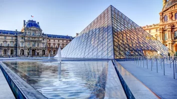 Muzeul Luvru a fost jefuit în această dimineață. Mai multe bijuterii din colecția lui Napoleon au fost furate