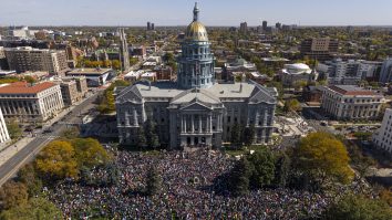 Protestele „No Kings” zguduie Statele Unite, Trump îl acuză pe Soros: „Nu reprezintă această țară. Cred că pancartele au fost plătite de Soros și alți nebuni radicali de stânga”