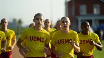 Pentagonul critică Netflix după ce a lansat „Boots”. Serialul spune povestea unui adolescent gay care se înrolează în Marină