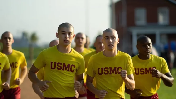 Pentagonul critică Netflix după ce a lansat „Boots”. Serialul spune povestea unui adolescent gay care se înrolează în Marină