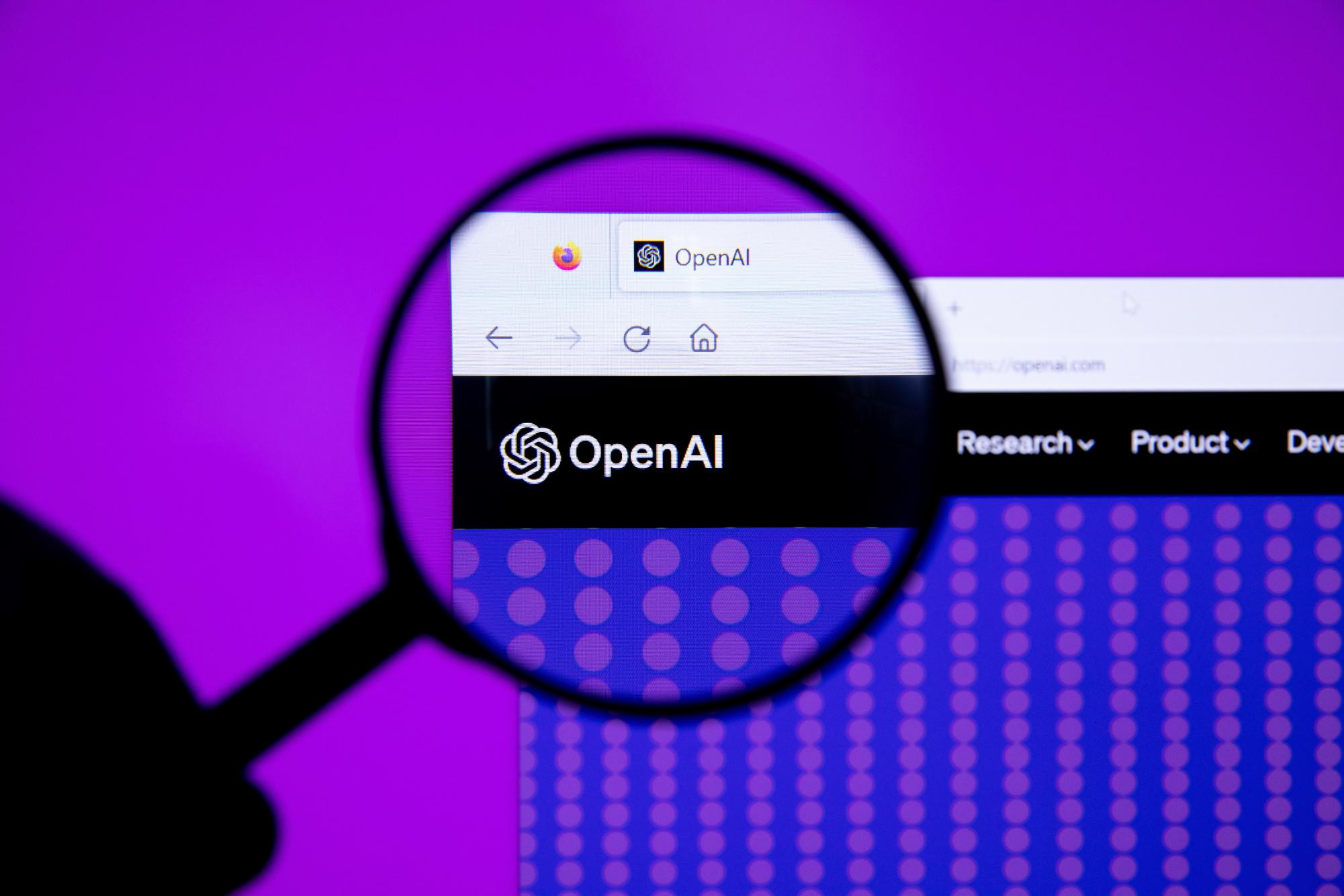 OpenAI a pierdut 13,5 miliarde de dolari în jumătate de an. Doar 5% dintre utilizatorii ChatGPT plătesc abonament