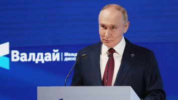 Putin a criticat alegerile din România în discursul de la Soci. Ce mesaj îi transmite Oana Țoiu Președintelui rus