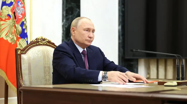 Putin retrage oficial Rusia din acordul cu SUA privind eliminarea plutoniului, semnat în 2000 după Războiul Rece