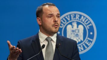 Alexandru Rogobete a sesizat Parchetul General și DNA după ce o femeie de 29 de ani a murit la clinica privată Armonia din Constanța. Directorul DSP care a dat aviz a fost demis