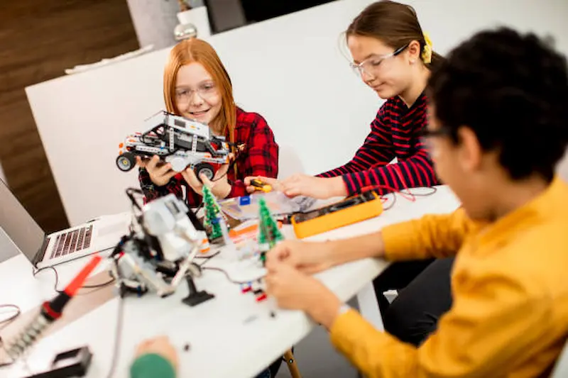 Azi are loc NASA Space Apps Challenge. La București și Cluj, 200 de studenți și antreprenori caută soluții pentru provocările Pământului