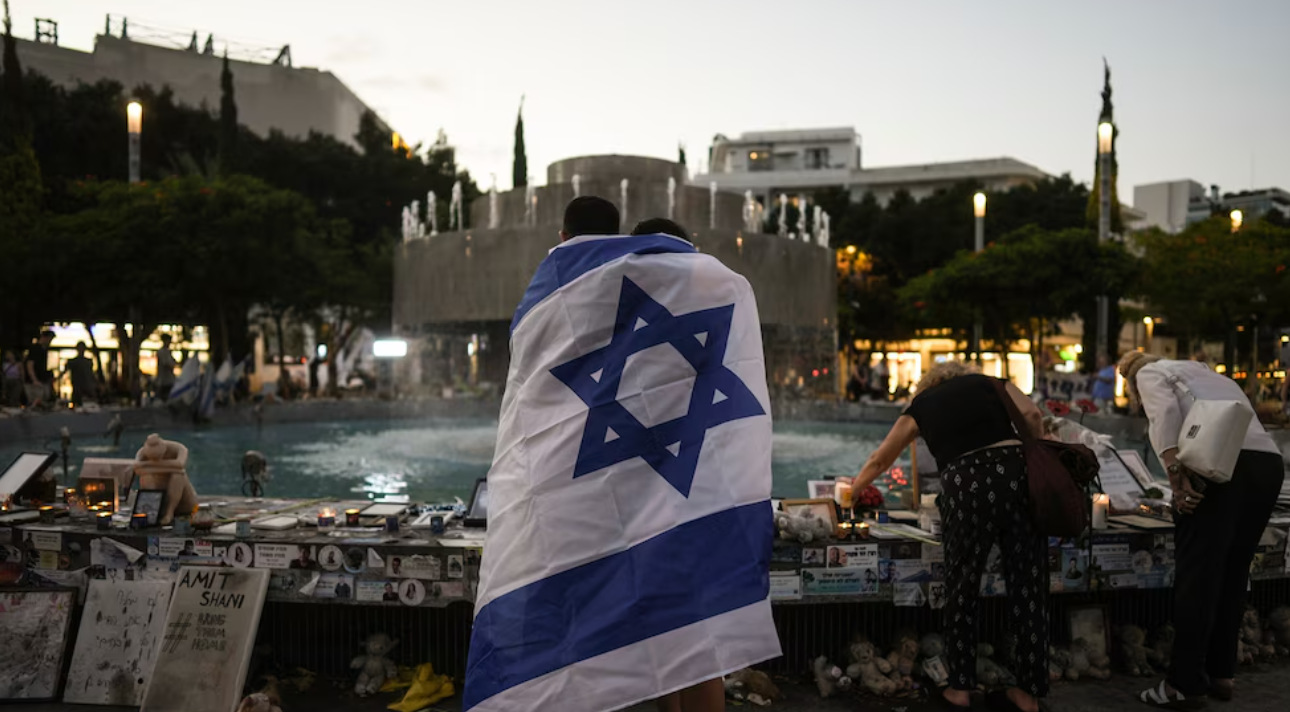 Israelul marchează 2 ani de la masacrul din 7 Octombrie, în timp ce negocierile pentru încheierea războiului sunt în desfășurare în Egipt. Trump: „Ori va fi pace în Gaza, ori vărsare masivă de sânge”