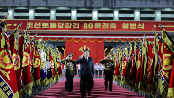 Kim Jong Un etalează cea mai puternică rachetă balistică a Coreei de Nord la parada de 80 de ani a partidului