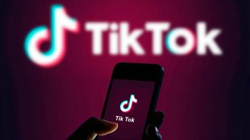 TikTok recomandă minorilor conținut pornografic, arată o investigație a Organizației Global Witness. Cum se apără compania