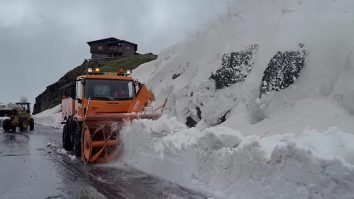 Din cauza condițiilor periculoase, Transfăgărășan rămâne închis. La Bâlea Lac sunt 28cm de zăpadă, iar la peste 2.200 de metri stratul depășește 40cm