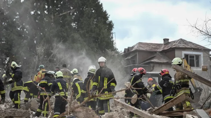 Rusia a lansat un atac masiv cu peste 50 de rachete și aproximativ 500 de drone asupra mai multor regiuni din Ucraina. 5 persoane au murit