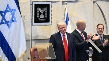 Zi istorică în Israel, după ce Hamas a eliberat toți ostaticii din Gaza. Trump a ținut un discurs victorios în fața Knessetului: „După 2 ani de război neîncetat, răsare soarele în Țara Sfântă”