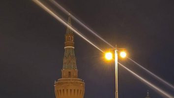 Canalele rusești de Telegram raportează un atac cu drone în Moscova, inclusiv în apropiere de Kremlin. Primarul Moscovei anunță că „sistemele antiaeriene rusești sunt active și doboară dronele ucrainene care se îndreaptă către Capitală”