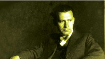 BNR lansează o monedă dedicată lui Lucian Blaga, la 130 de ani de la nașterea sa. Este prima monedă colorată din istoria României