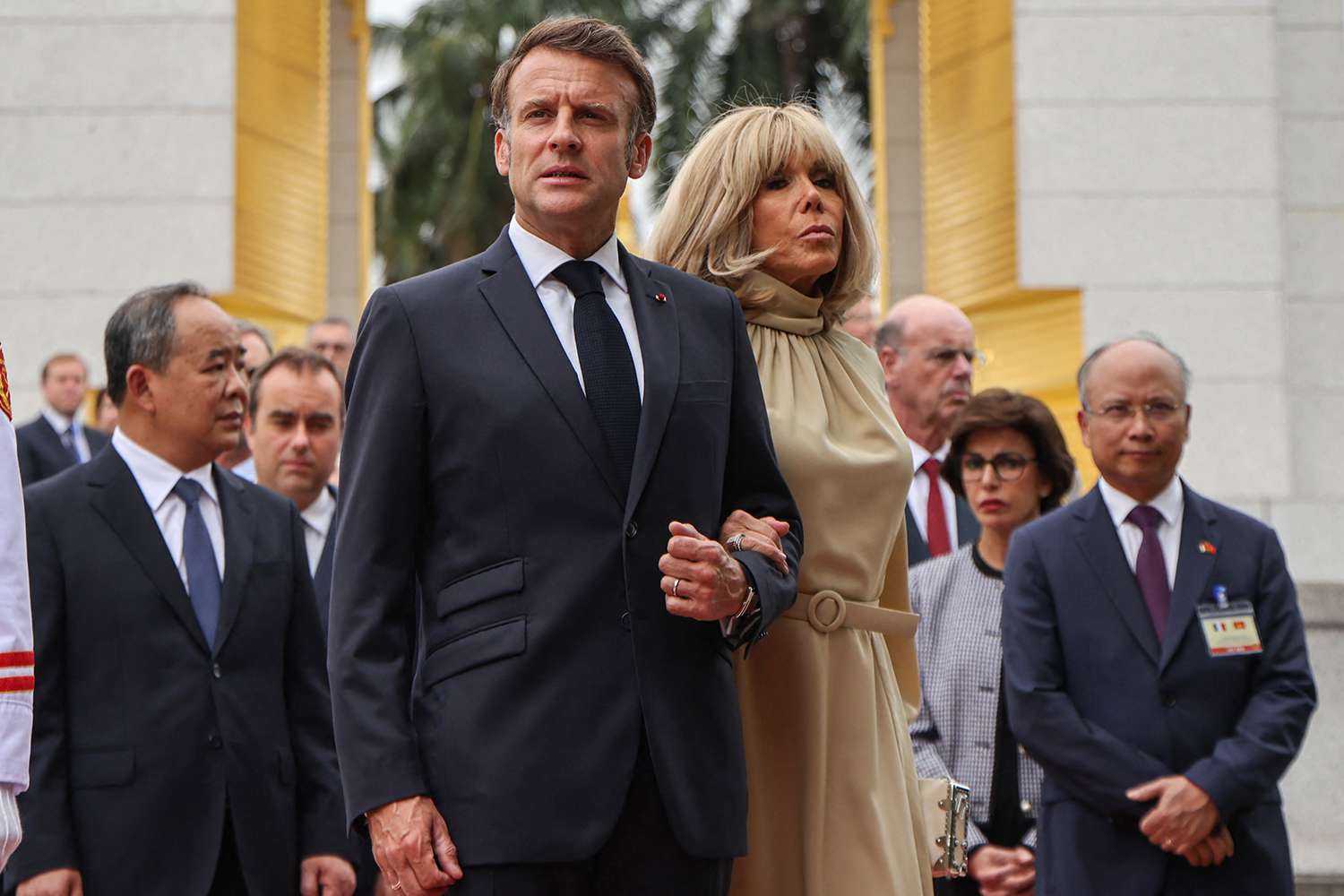 Brigitte Macron figurează ca bărbat în registrele fiscale, după un atac al hackerilor. Prima Doamnă a Franței se luptă în instanță cu conspiraționiștii care susțin că s-a născut bărbat, pe numele real „Jean-Michel Trogneux”