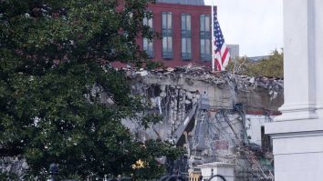 Trump demolează o bucată din istoria Casei Albe pentru a construi o sală de bal opulentă. Cinematograful construit în 1942, foarte îndrăgit de Președinții SUA Eisenhower, JFK și Reagan, a fost distrus odată cu întreaga aripă estică