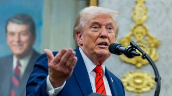 Administrația Trump începe concedierile în plin blocaj guvernamental. Peste 4.000 de angajați federali au rămas fără loc de muncă