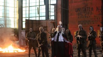 „Dracula” de Radu Jude apare în cinematografele din România pe 31 octombrie: „Filmul are tot ce își dorește publicul. Sex, vampiri, umor de proastă calitate, bătăi, sânge…”