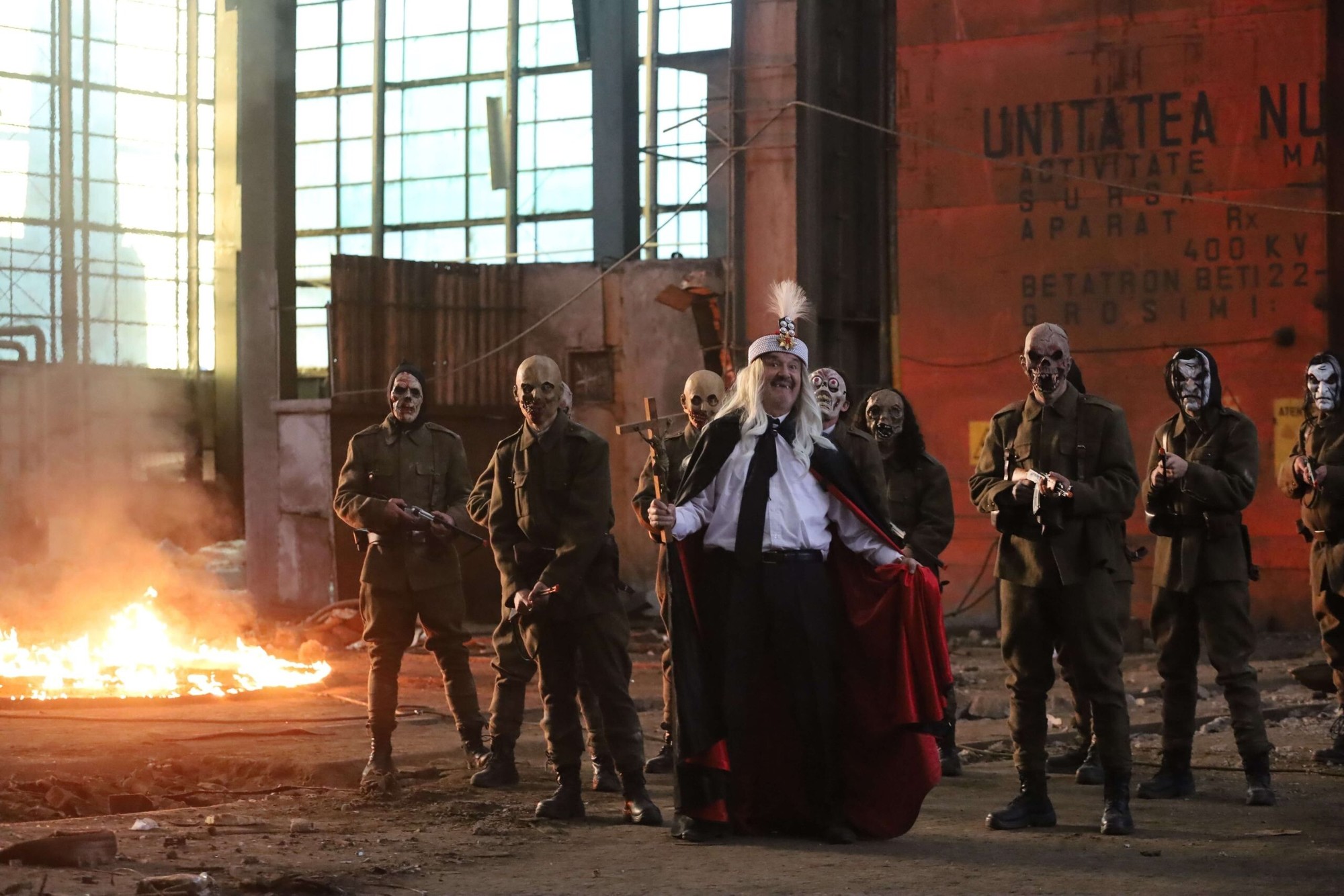 „Dracula” de Radu Jude apare în cinematografele din România pe 31 octombrie: „Filmul are tot ce își dorește publicul. Sex, vampiri, umor de proastă calitate, bătăi, sânge…”