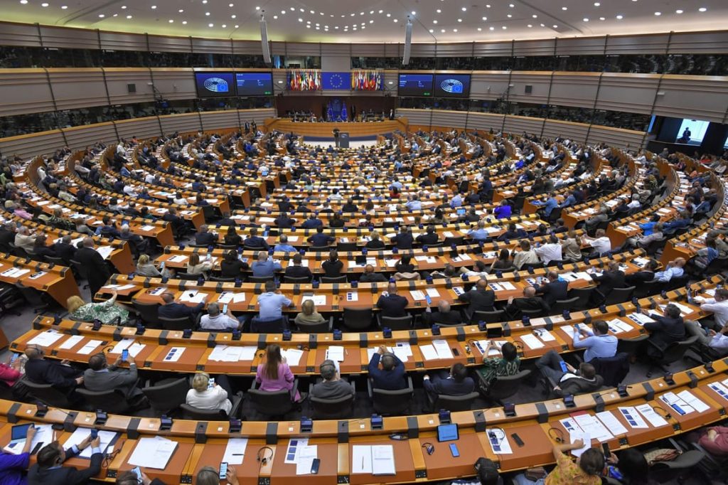 Parlamentul European acuză oficial Rusia pentru încălcarea spațiului aerian al Poloniei, României, Estoniei și al altor state membre UE și NATO. Ce acțiuni propun europarlamentarii