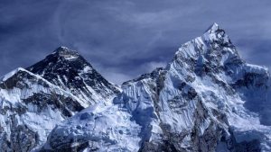 1.000 de oameni au rămas blocați pe versanții Muntelui Everest. Operațiunea de salvare este în desfășurare
