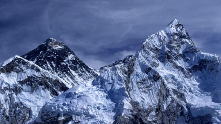 1.000 de oameni au rămas blocați pe versanții Muntelui Everest. Operațiunea de salvare este în desfășurare