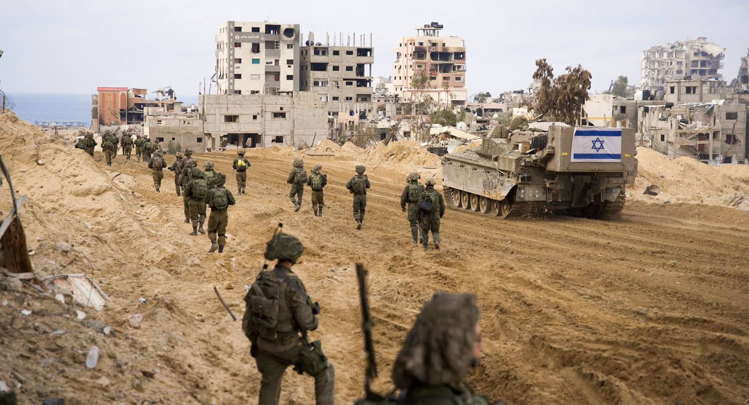La doar o zi după ce Trump a anunțat pacea în Gaza, Armata Israeliană a deschis focul din nou în enclavă. Cinci palestinieni suspecți au încălcat linia de demarcație prevăzută în acord